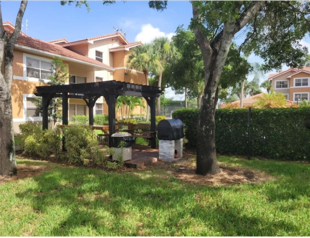 8741 Wiles Road, Unit 305, Coral Springs, FL 33067 Photo