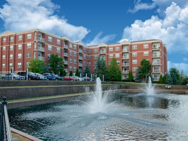 1 ITASCA Place, Unit 412, Itasca, IL 60143