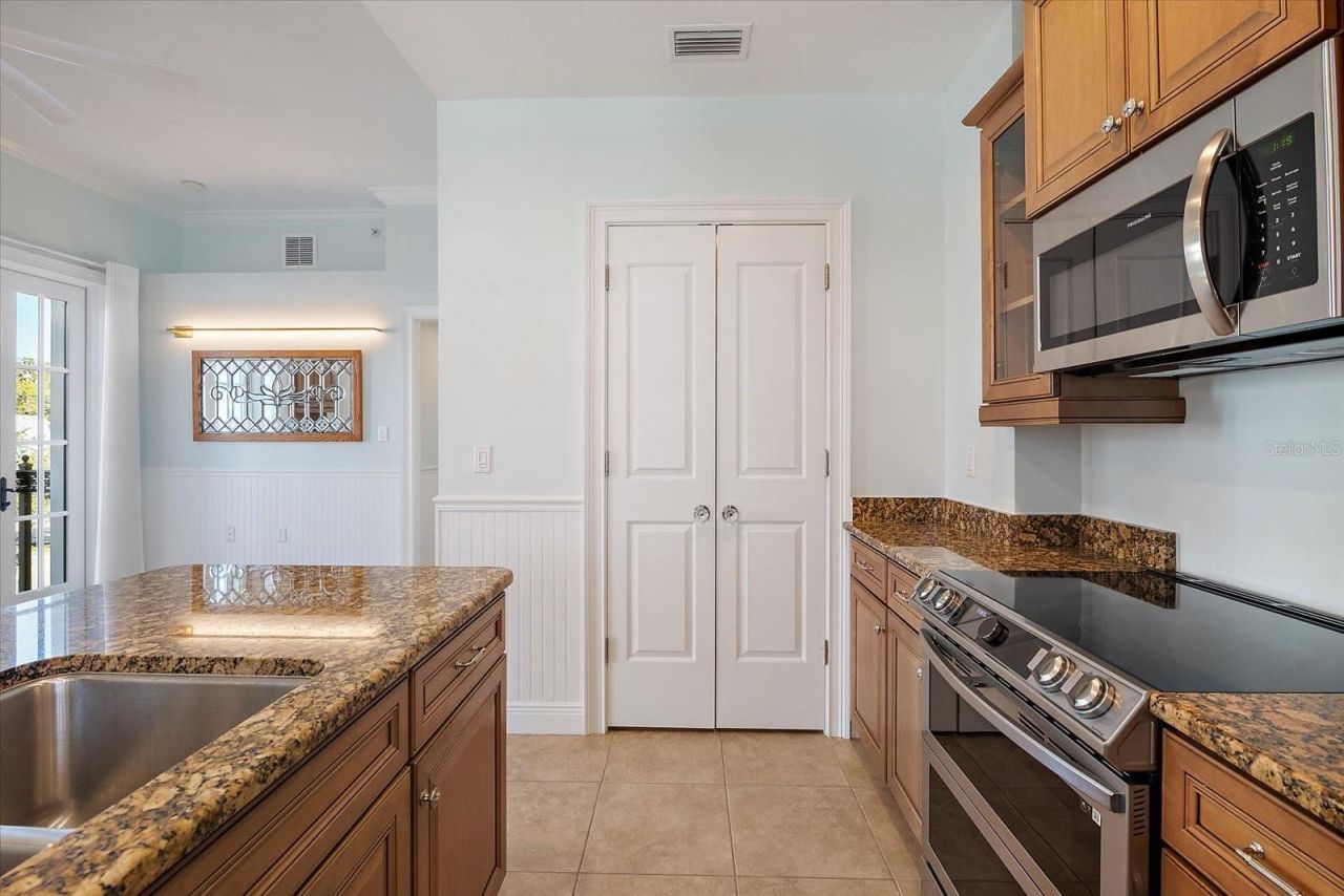 445 N Orange Avenue, Unit 210, Sarasota, FL 34236 Photo