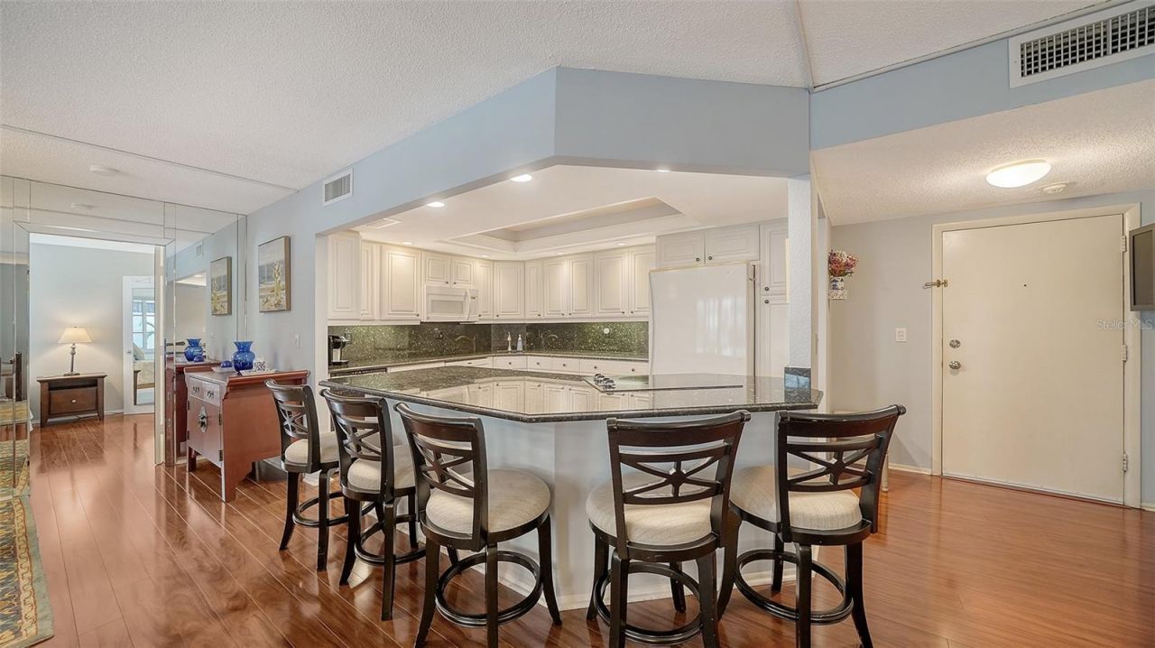 800 Benjamin Franklin Drive, Unit 202, Sarasota, FL 34236 Photo