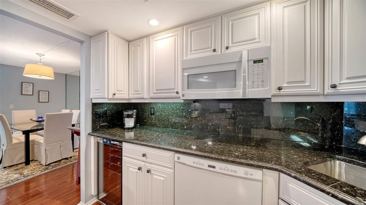 800 Benjamin Franklin Drive, Unit 202, Sarasota, FL 34236 Photo