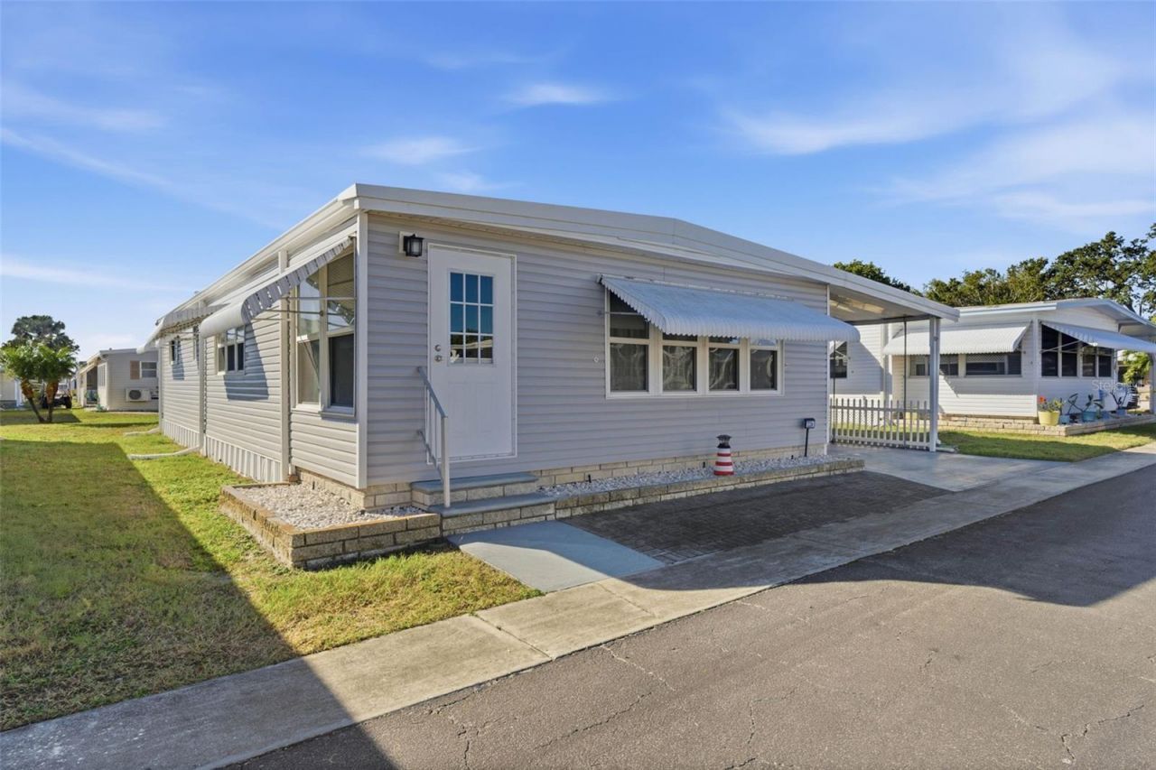 226 Royal Palm Circle, Largo, FL 33778 Main Photo