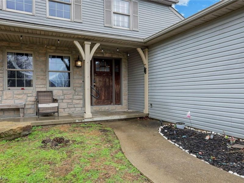 390 Spring Valley Drive, Zanesville, OH 43701 Photo 3