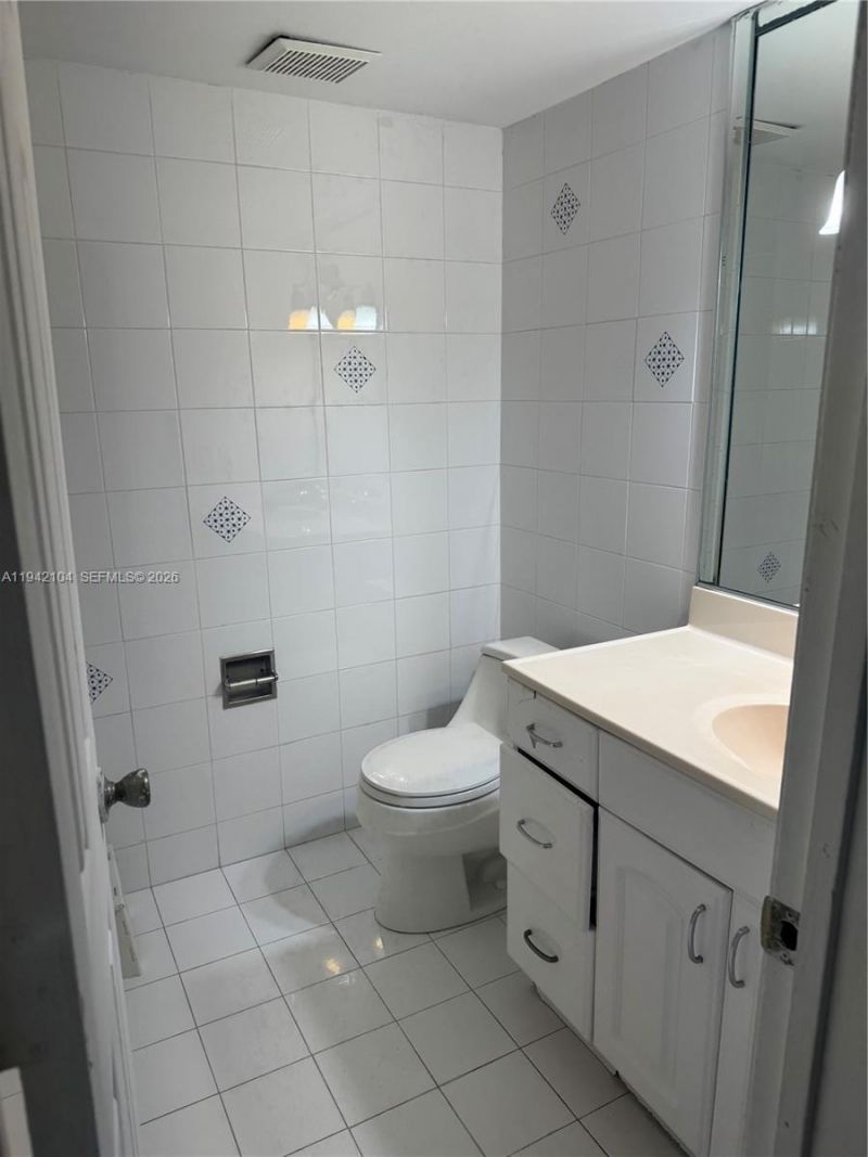 9421 Fontainebleau Blvd, Unit 204, Miami, FL 33172 Photo