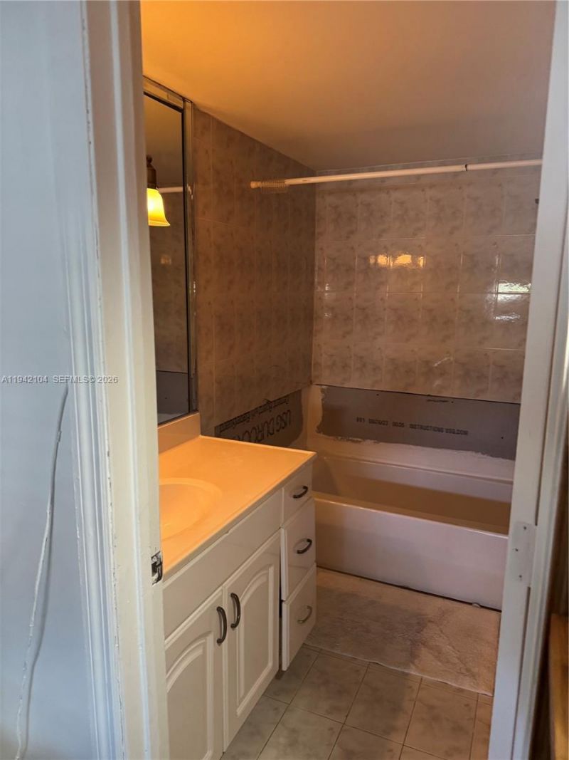 9421 Fontainebleau Blvd, Unit 204, Miami, FL 33172 Photo