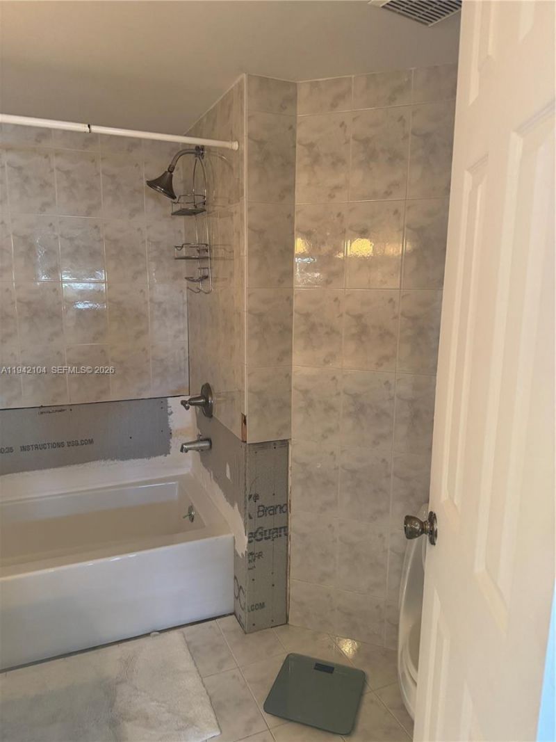 9421 Fontainebleau Blvd, Unit 204, Miami, FL 33172 Photo