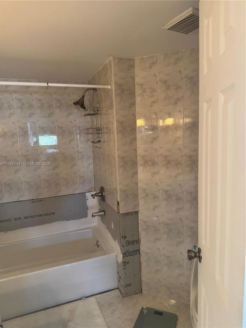 9421 Fontainebleau Blvd, Unit 204, Miami, FL 33172 Photo