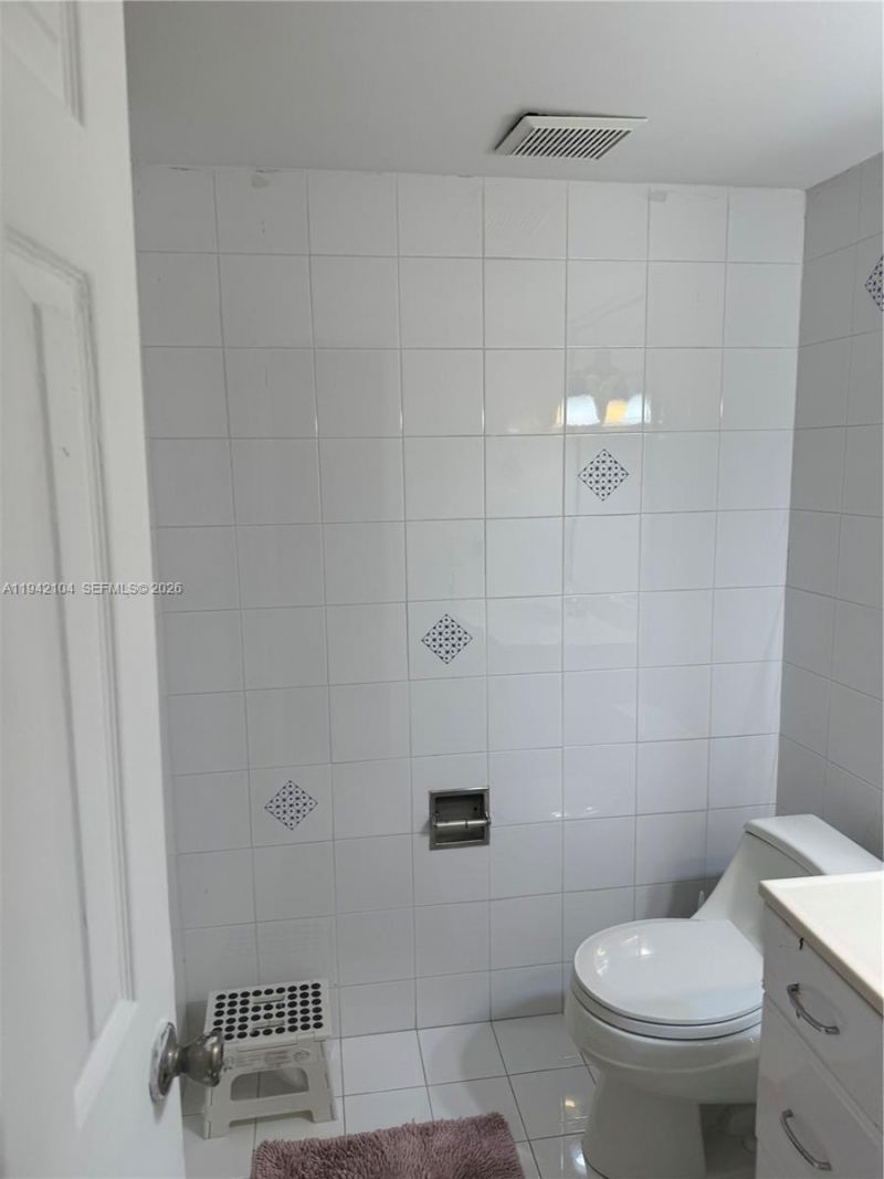 9421 Fontainebleau Blvd, Unit 204, Miami, FL 33172 Photo