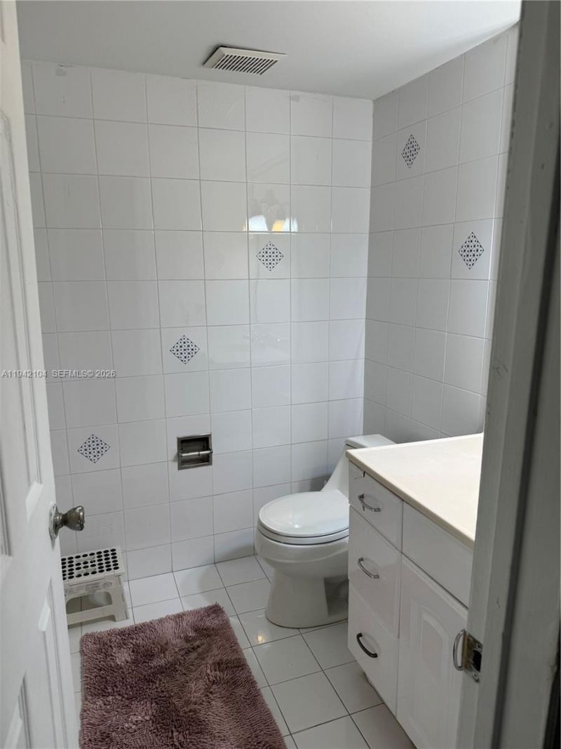 9421 Fontainebleau Blvd, Unit 204, Miami, FL 33172 Photo