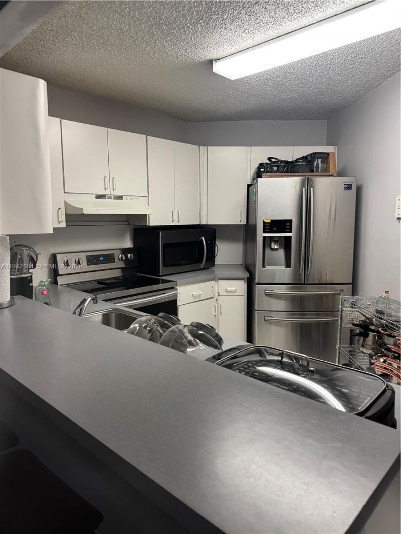 9421 Fontainebleau Blvd, Unit 204, Miami, FL 33172 Photo