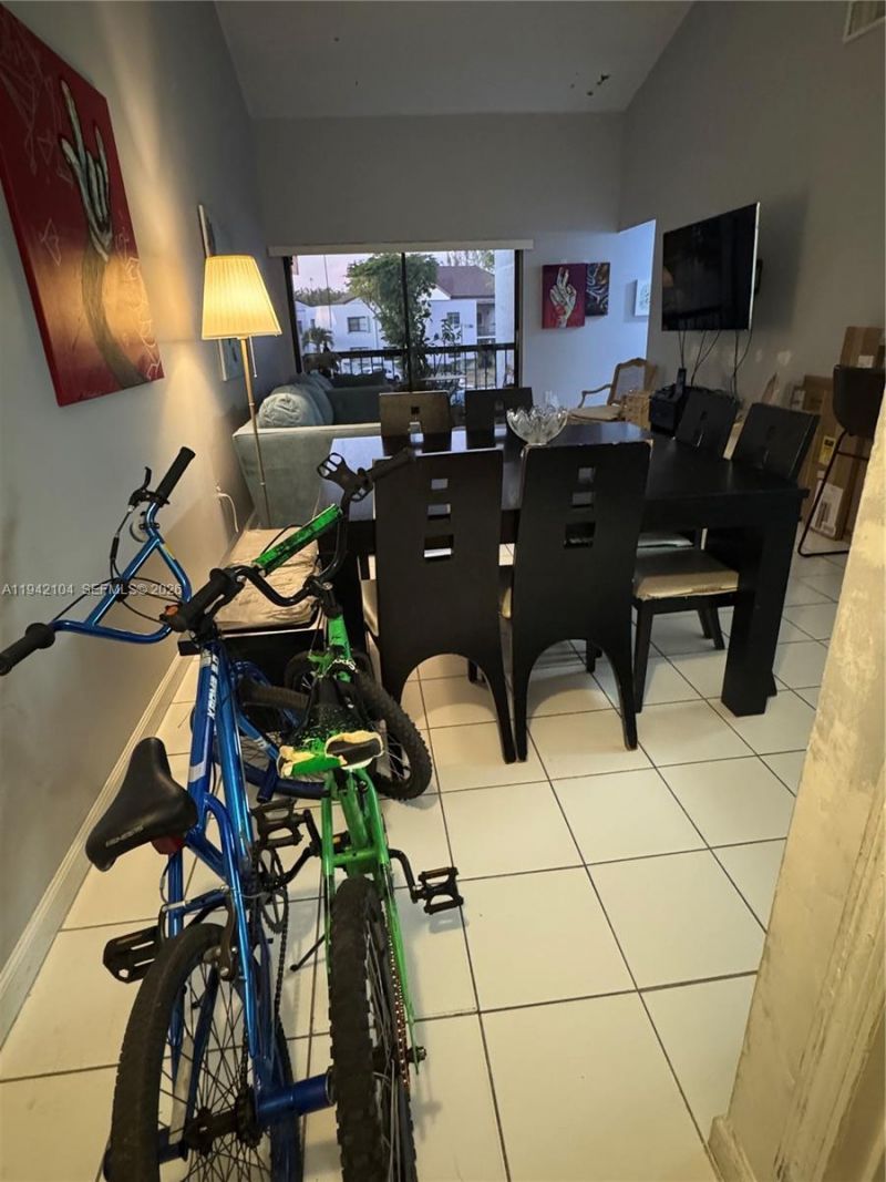 9421 Fontainebleau Blvd, Unit 204, Miami, FL 33172 Photo