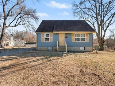 7703 E 50th Street, Kansas City, MO 64129