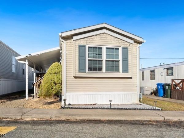 38 Helen Ave, Woodbridge, NJ 07001