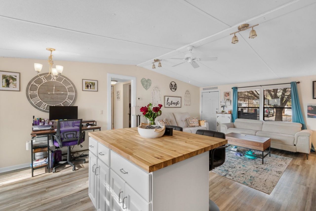 876 Old Magnolia Dr. Photo 8