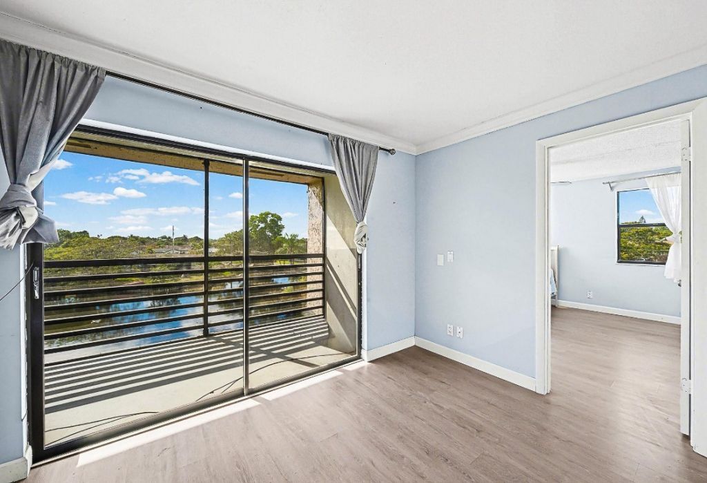 10466 Sunrise Lakes Boulevard, Unit 312, Sunrise, FL 33322 Photo