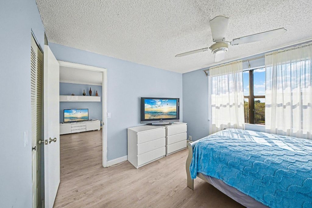 10466 Sunrise Lakes Boulevard, Unit 312, Sunrise, FL 33322 Photo