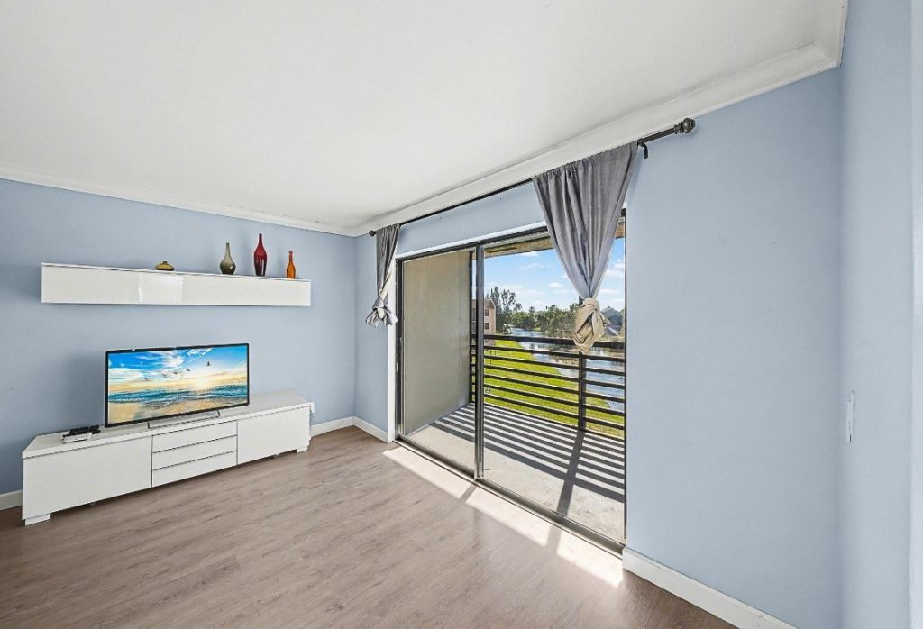 10466 Sunrise Lakes Boulevard, Unit 312, Sunrise, FL 33322 Photo