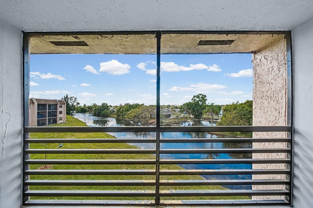 10466 Sunrise Lakes Boulevard, Unit 312, Sunrise, FL 33322 Photo