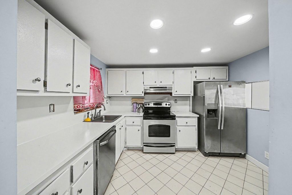 10466 Sunrise Lakes Boulevard, Unit 312, Sunrise, FL 33322 Photo