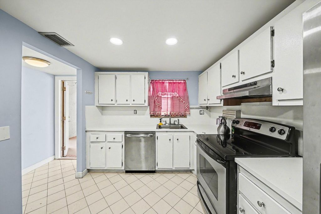 10466 Sunrise Lakes Boulevard, Unit 312, Sunrise, FL 33322 Photo