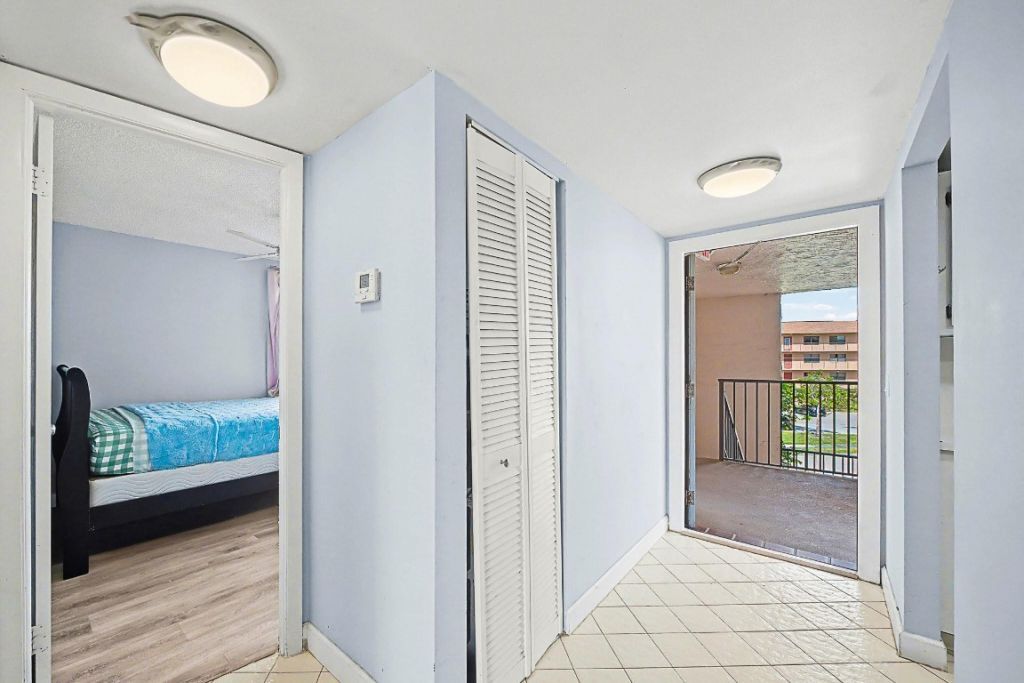 10466 Sunrise Lakes Boulevard, Unit 312, Sunrise, FL 33322 Photo