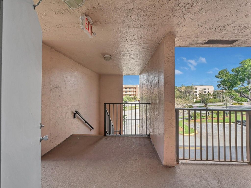 10466 Sunrise Lakes Boulevard, Unit 312, Sunrise, FL 33322 Photo