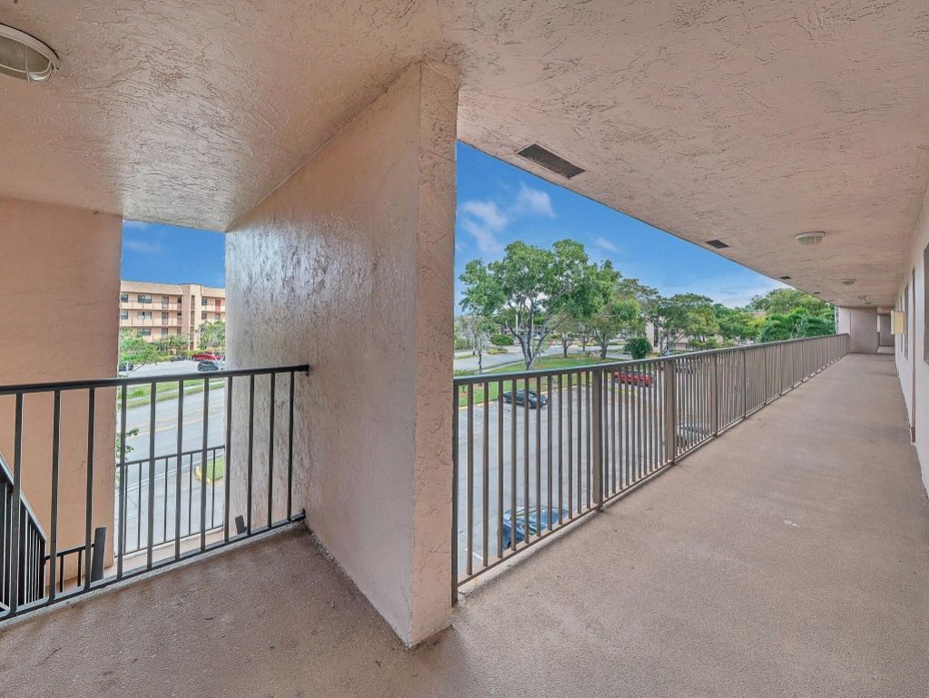 10466 Sunrise Lakes Boulevard, Unit 312, Sunrise, FL 33322 Photo