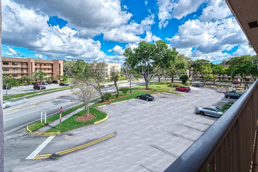 10466 Sunrise Lakes Boulevard, Unit 312, Sunrise, FL 33322 Photo