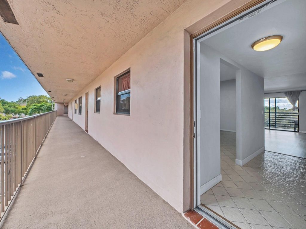 10466 Sunrise Lakes Boulevard, Unit 312, Sunrise, FL 33322 Photo