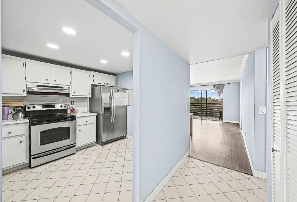 10466 Sunrise Lakes Boulevard, Unit 312, Sunrise, FL 33322 Photo