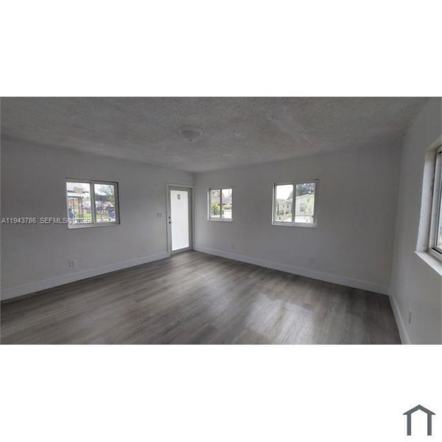 2927 NW 60th St , Miami, FL 33142 Photo