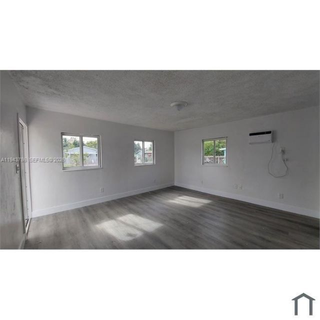 2927 NW 60th St , Miami, FL 33142 Photo