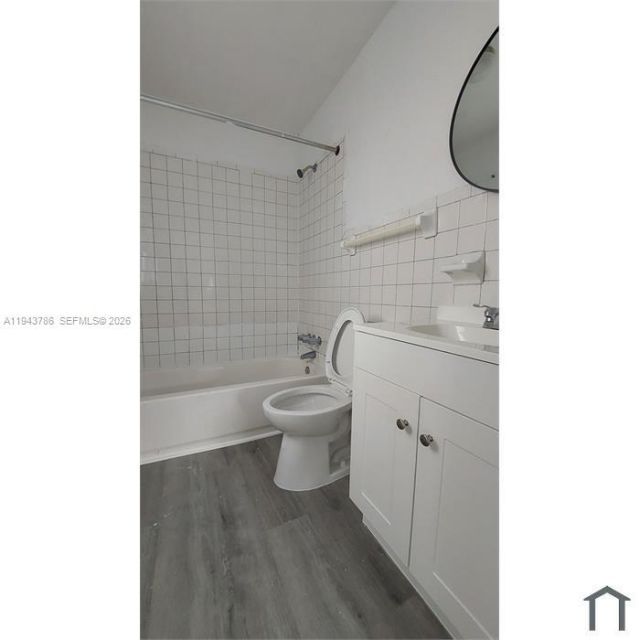 2927 NW 60th St , Miami, FL 33142 Photo