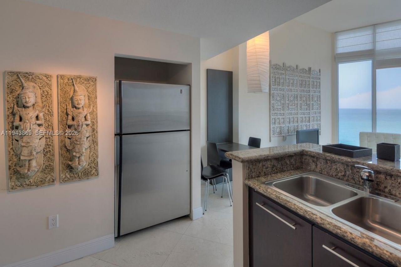6515 Collins Ave , Unit 1804, Miami Beach, FL 33141 Photo