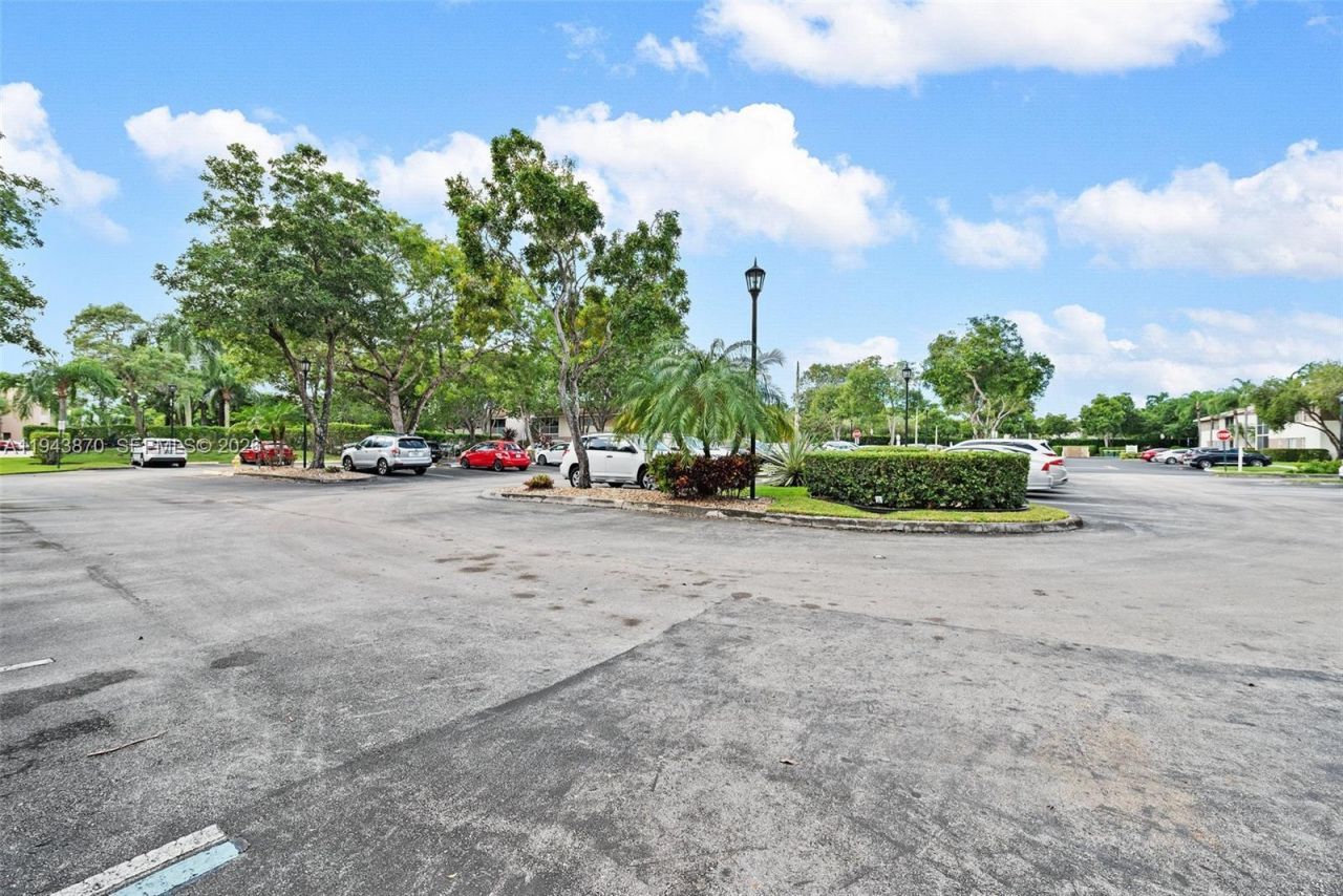 7414 Trent Dr, Unit 108, Tamarac, FL 33321 Photo