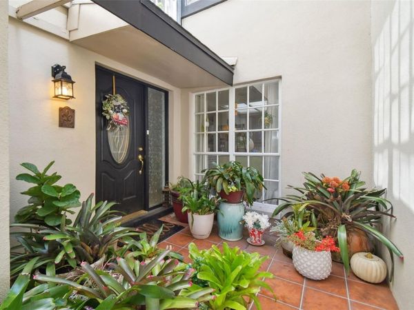 4207 ARBORWOOD LANE, TAMPA, FL 33618