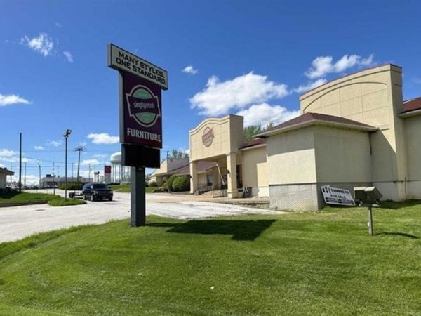 3711 N Harrison St Street, Davenport, IA 52806