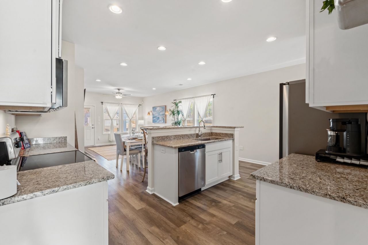 361 Palmetto Sand Loop Photo 12