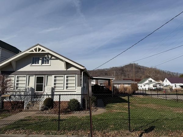203 S 2nd Avenue, Paden City, WV 26159
