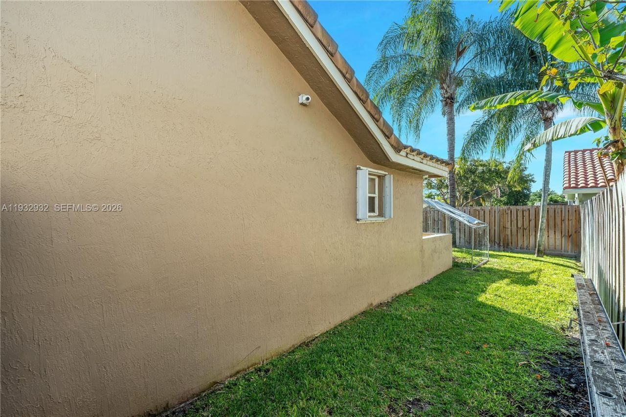 881 SW 126th Way, Davie, FL 33325 Photo