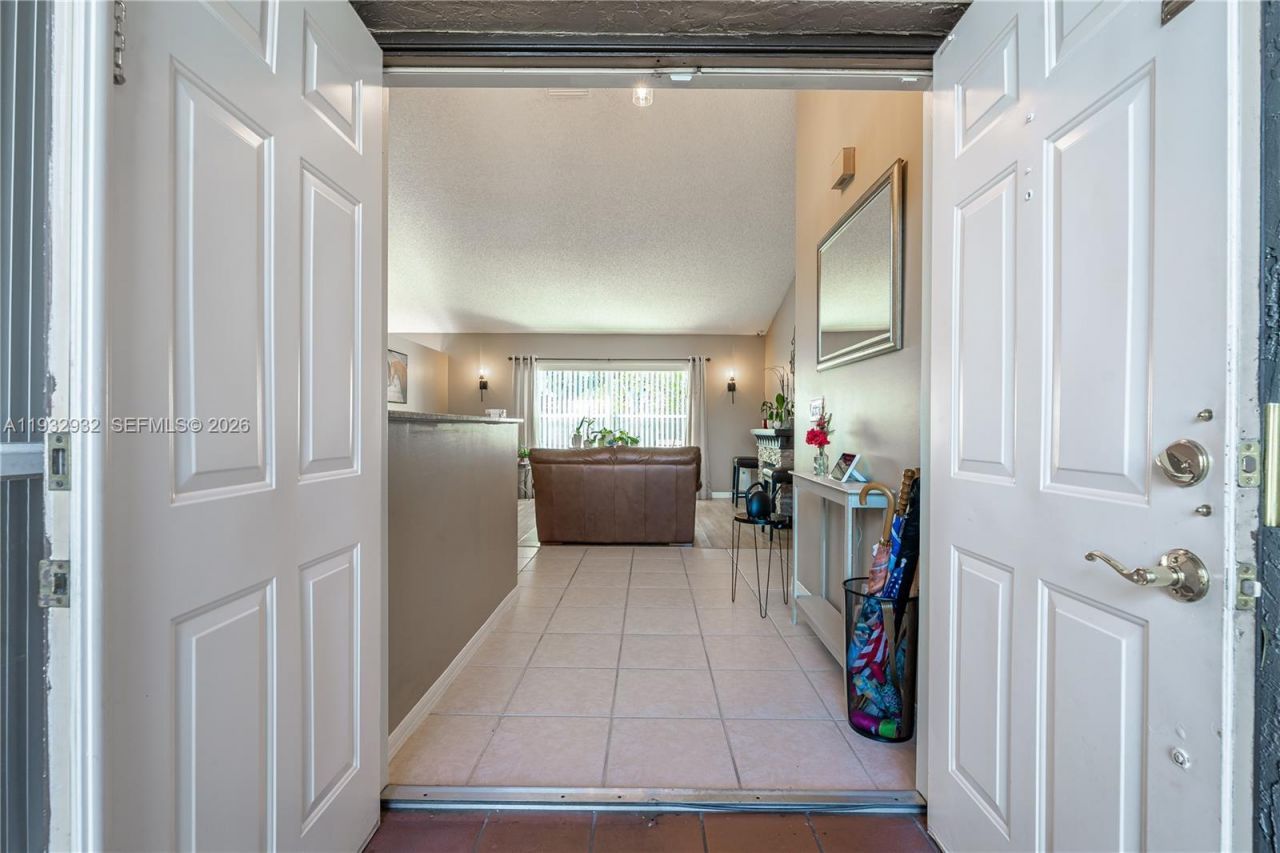 881 SW 126th Way, Davie, FL 33325 Photo