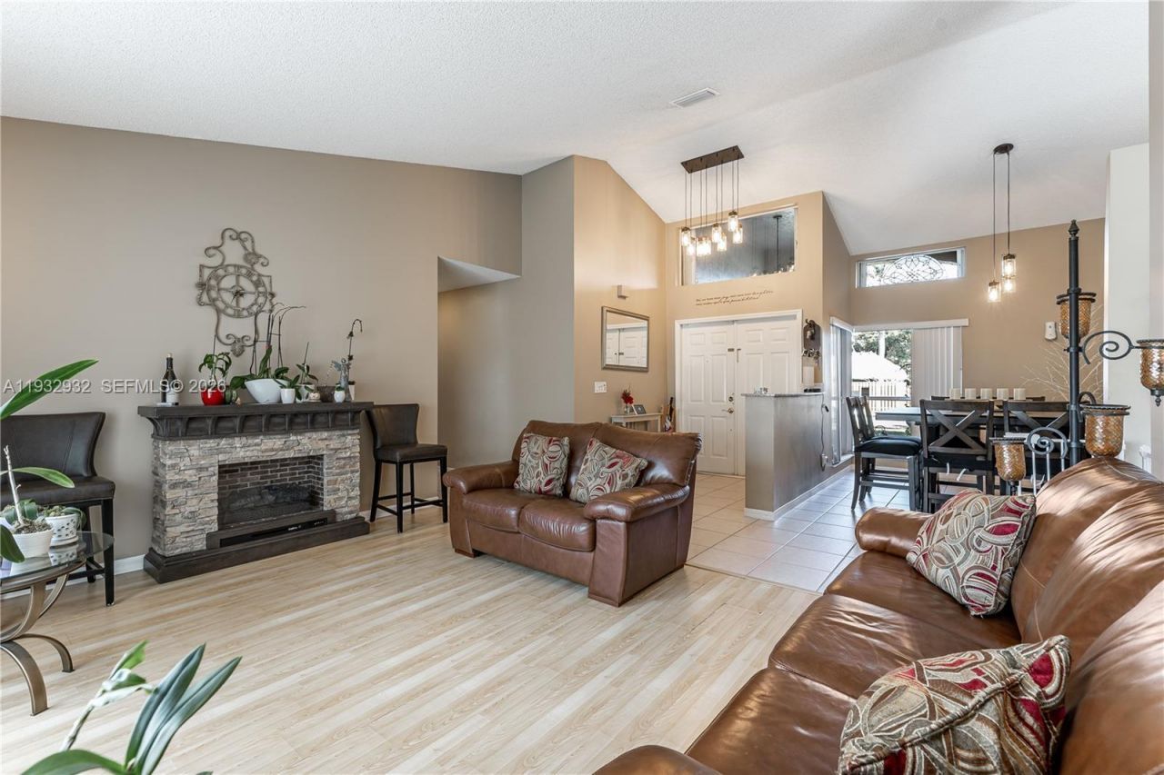 881 SW 126th Way, Davie, FL 33325 Photo