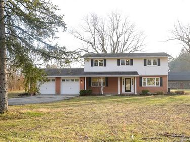 222 E Social Row Road, Washington TWP, OH 45458