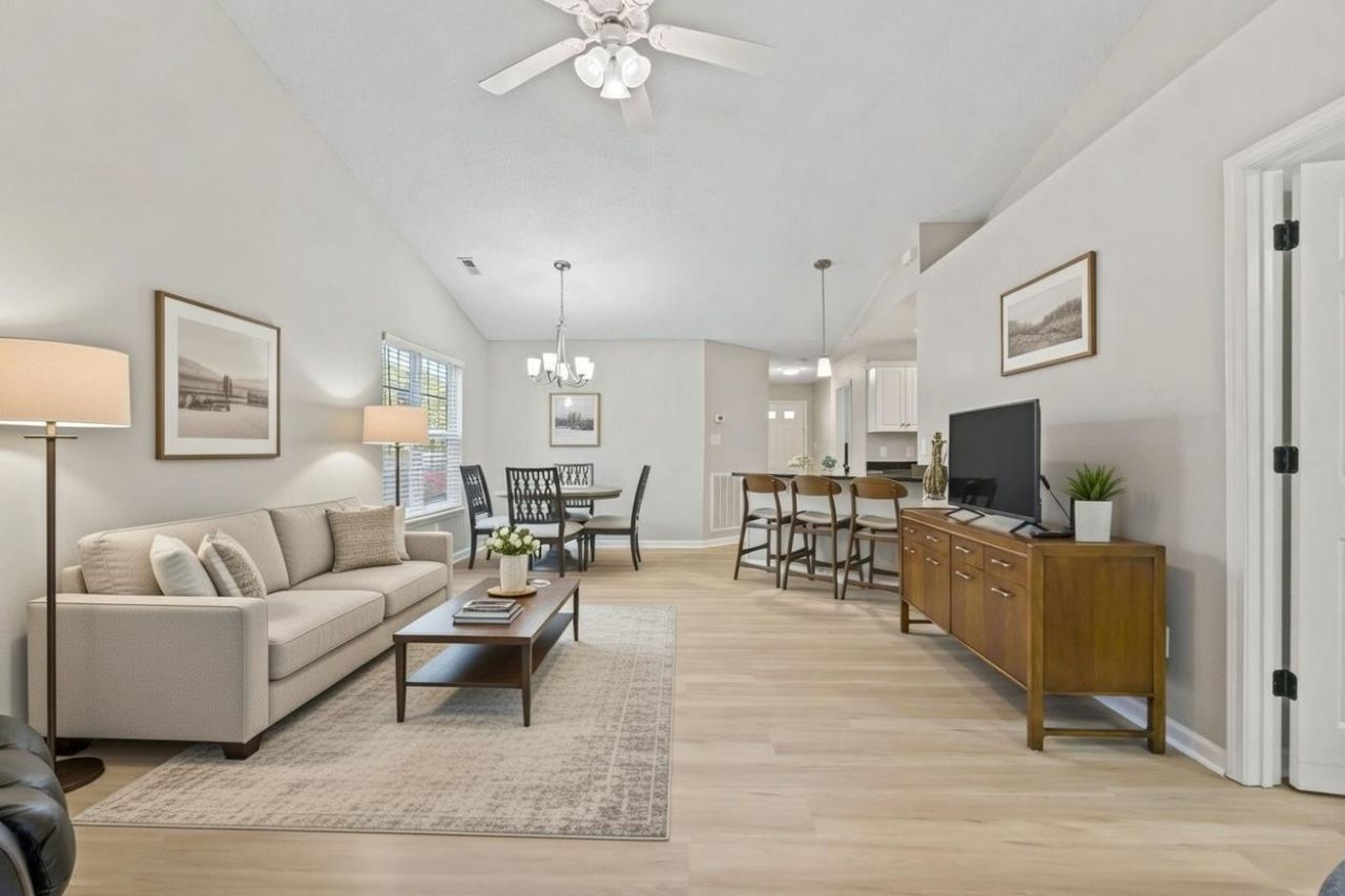 135 Country Manor Dr. Photo 11