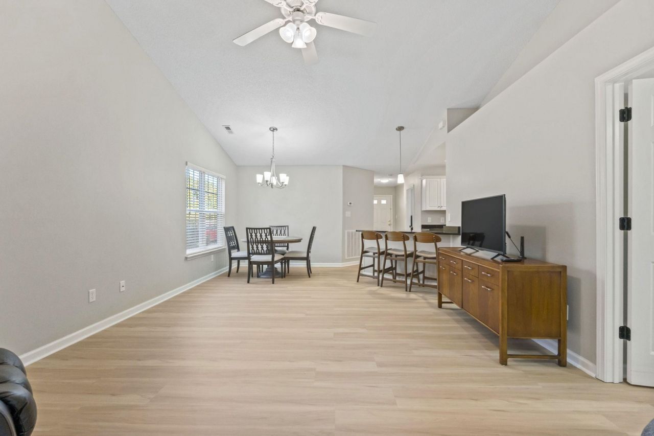 135 Country Manor Dr. Photo 12