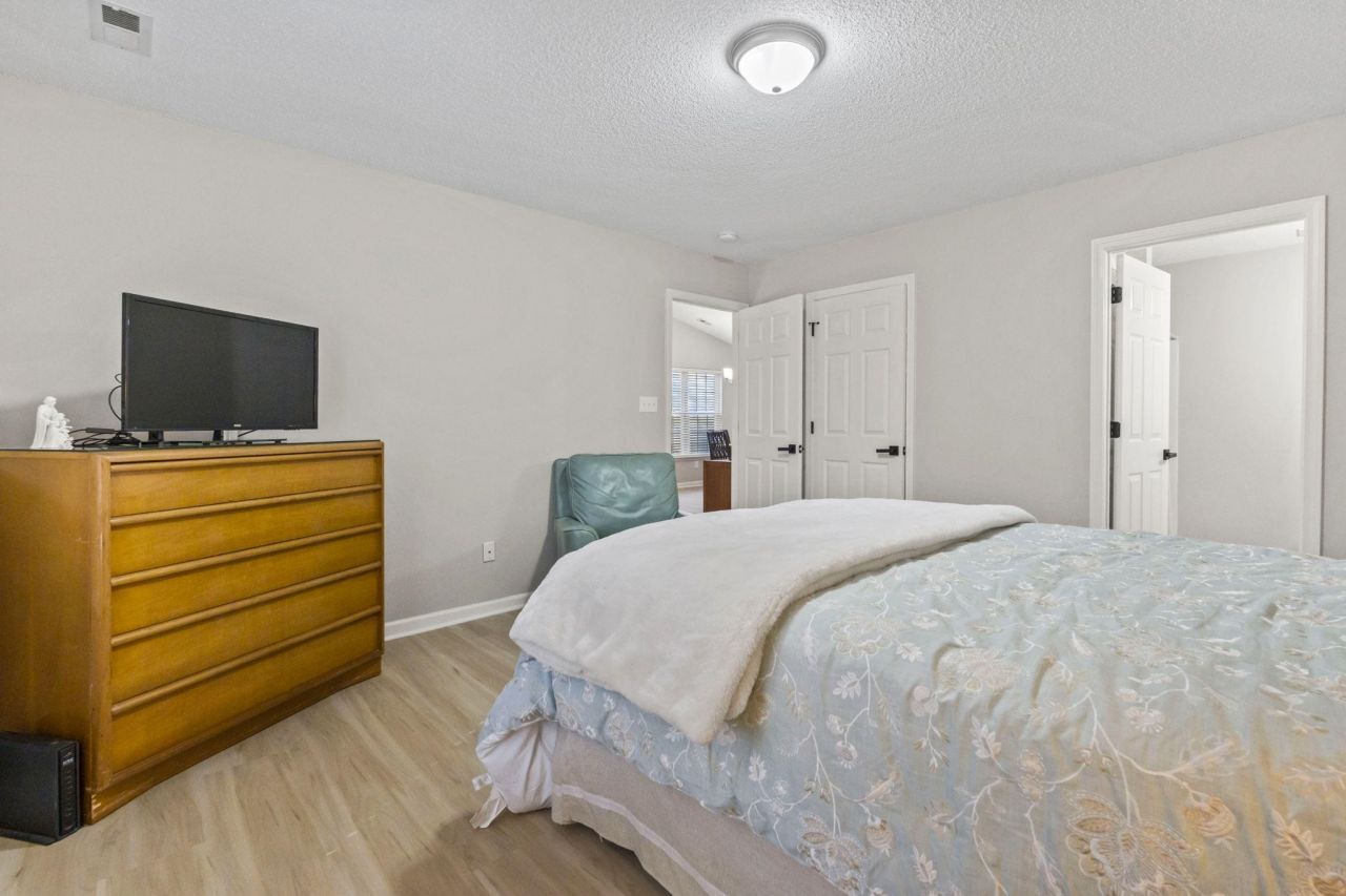 135 Country Manor Dr. Photo 16