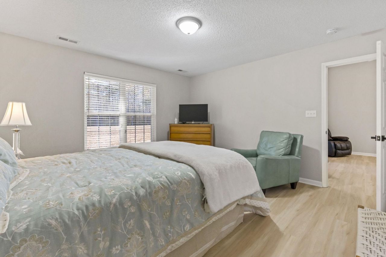 135 Country Manor Dr. Photo 17