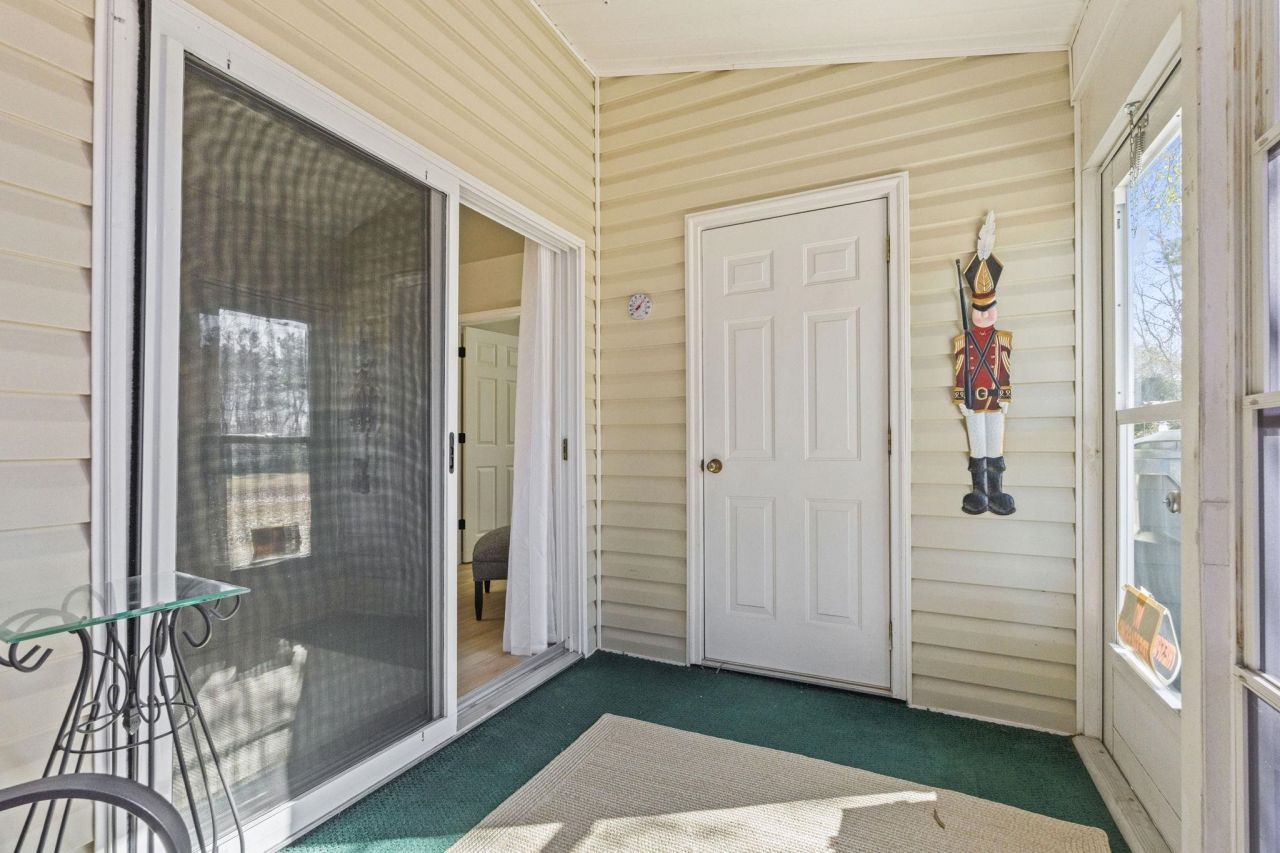 135 Country Manor Dr. Photo 31