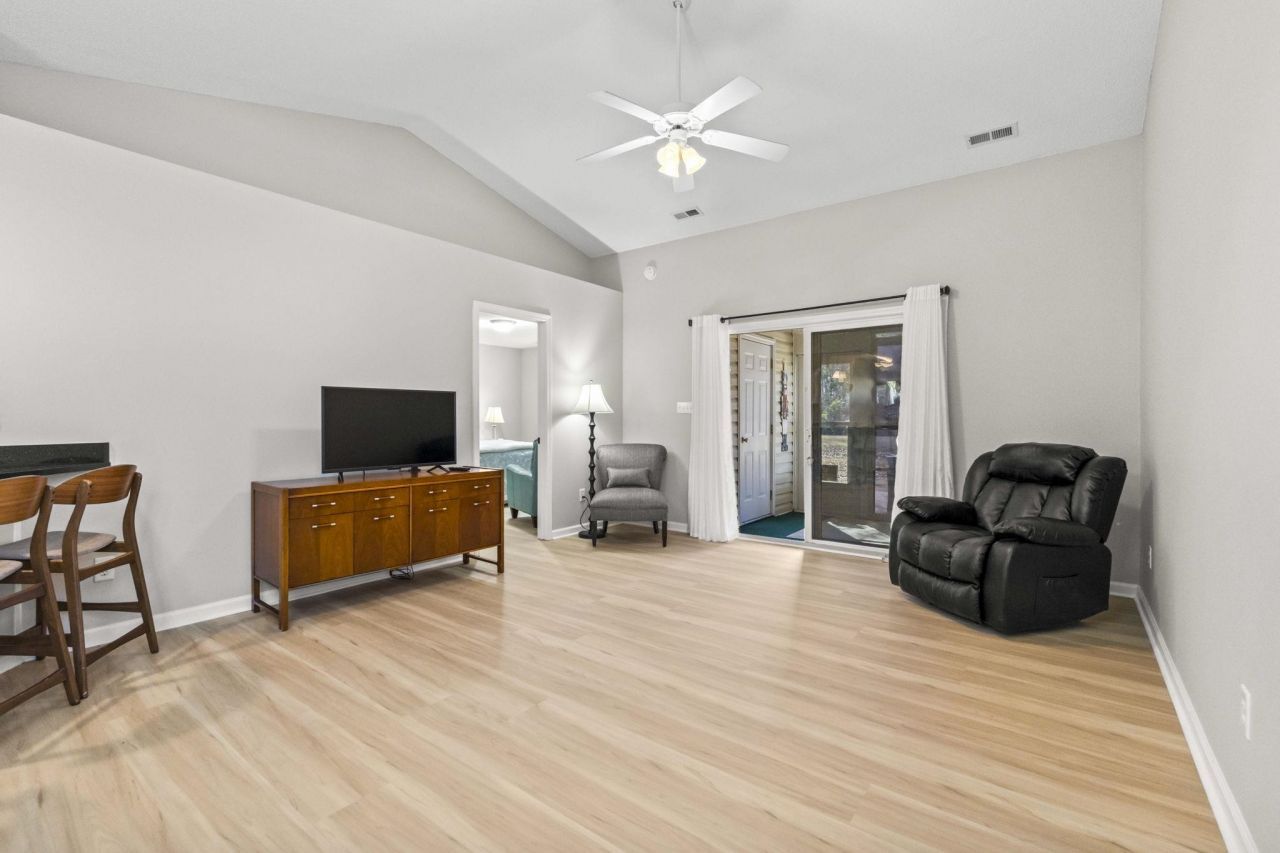 135 Country Manor Dr. Photo 40