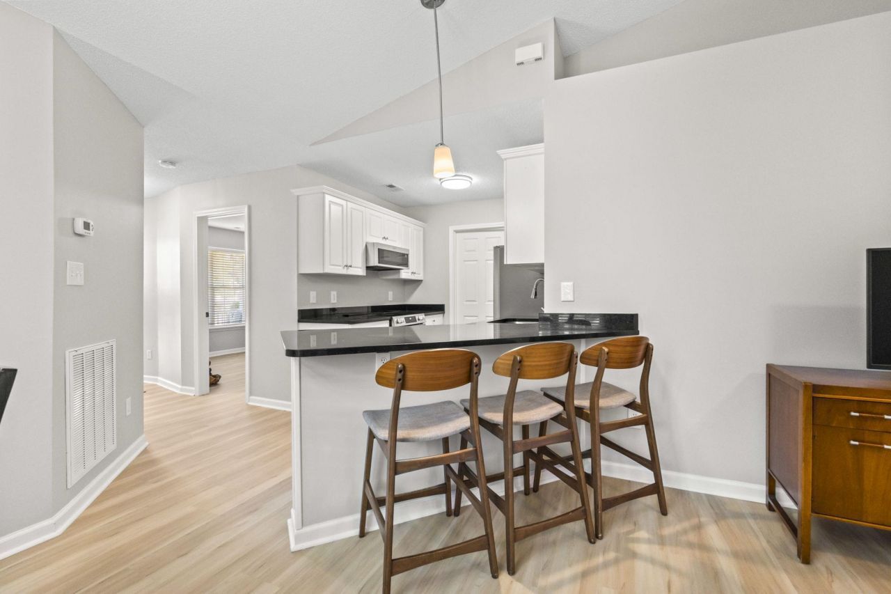 135 Country Manor Dr. Photo 8